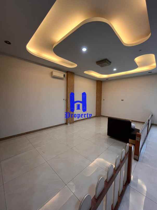 dijual rumah komplek makmur garden