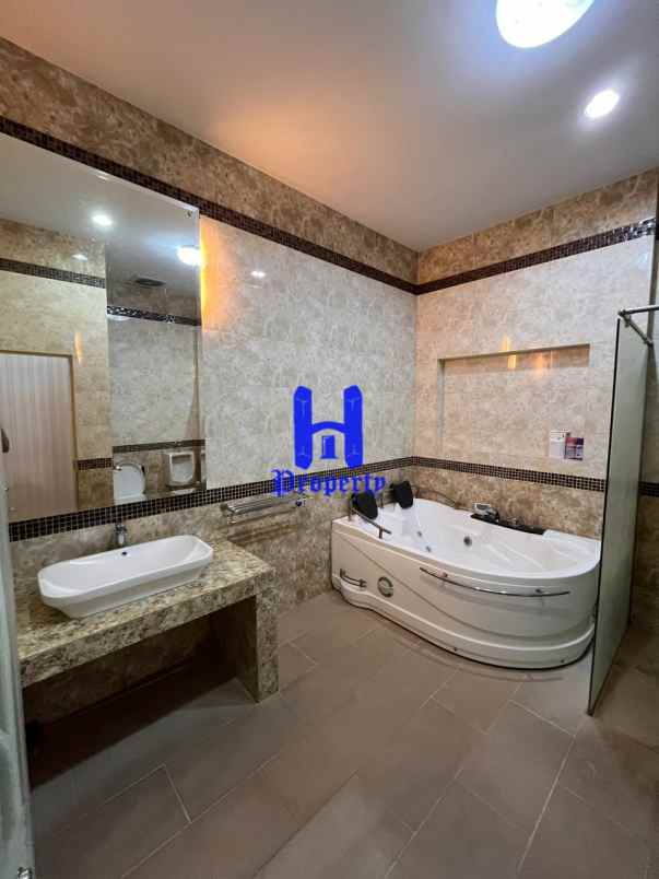 dijual rumah komplek makmur garden