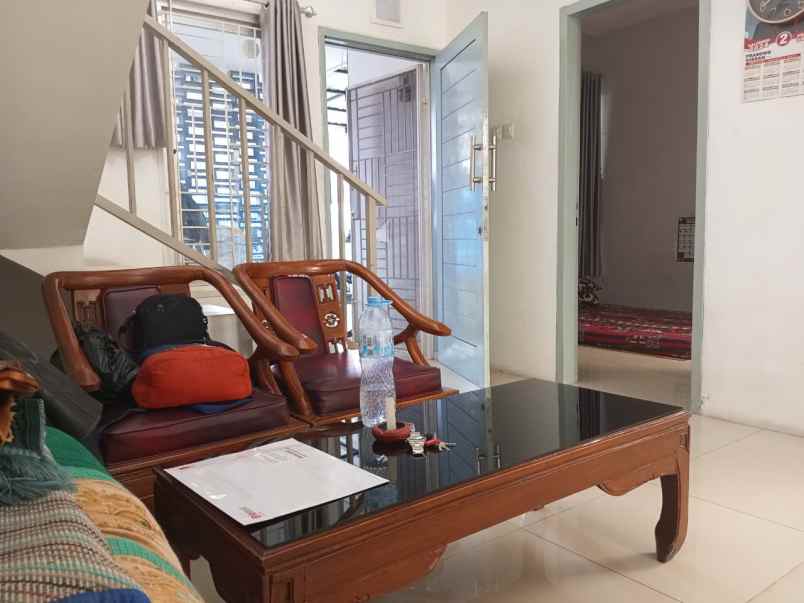 dijual rumah komplek margahayu raya