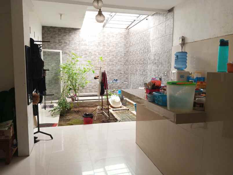 dijual rumah komplek margahayu raya