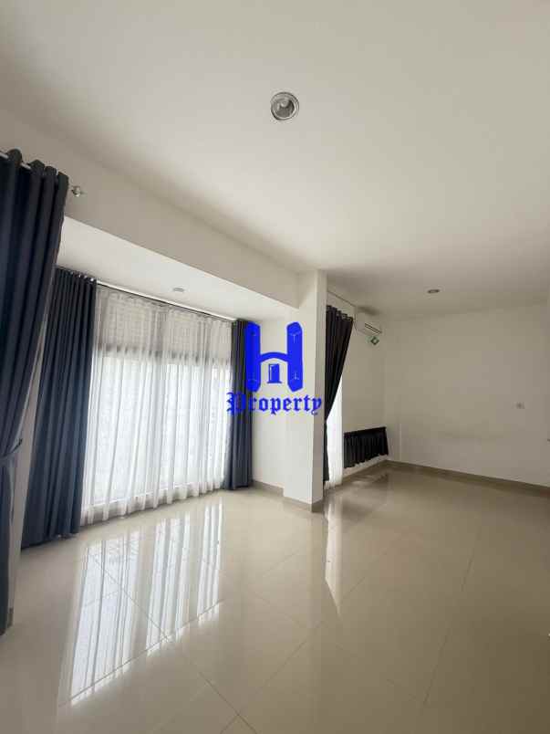 dijual rumah komplek mayfair residence