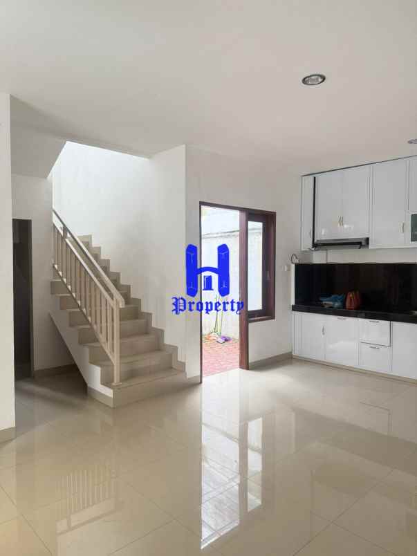 dijual rumah komplek mayfair residence