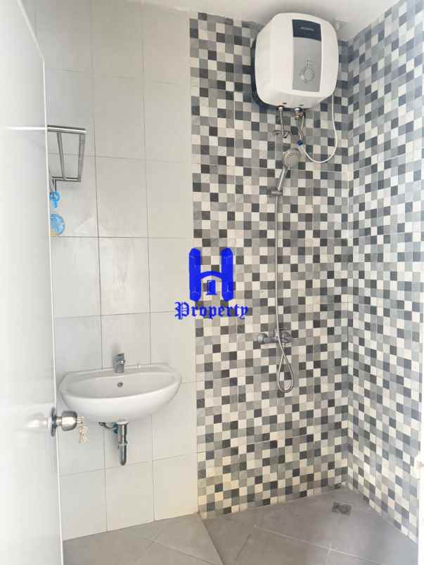 dijual rumah komplek mayfair residence