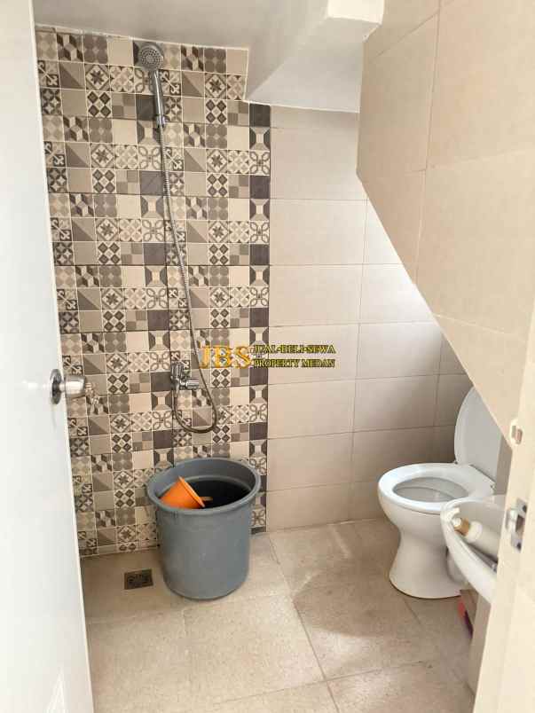 dijual rumah komplek mayfair residence