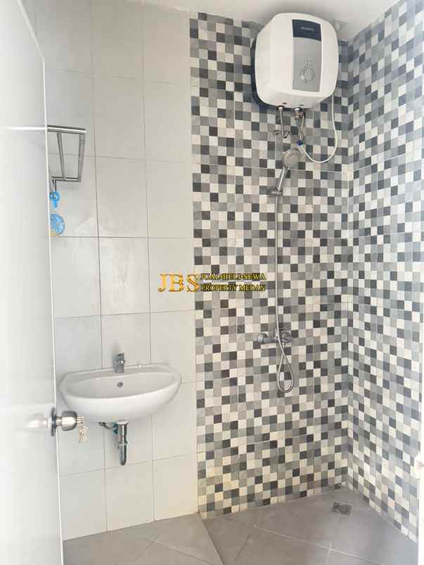 dijual rumah komplek mayfair residence