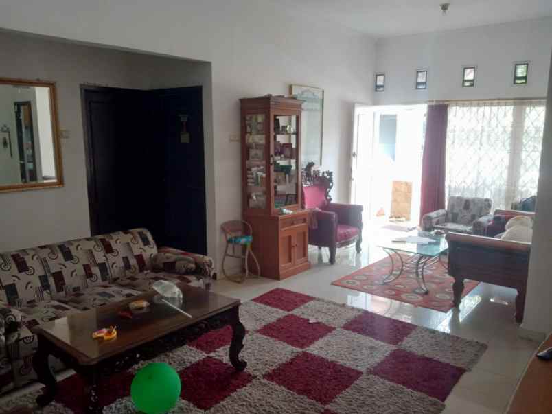 dijual rumah komplek mitra dago