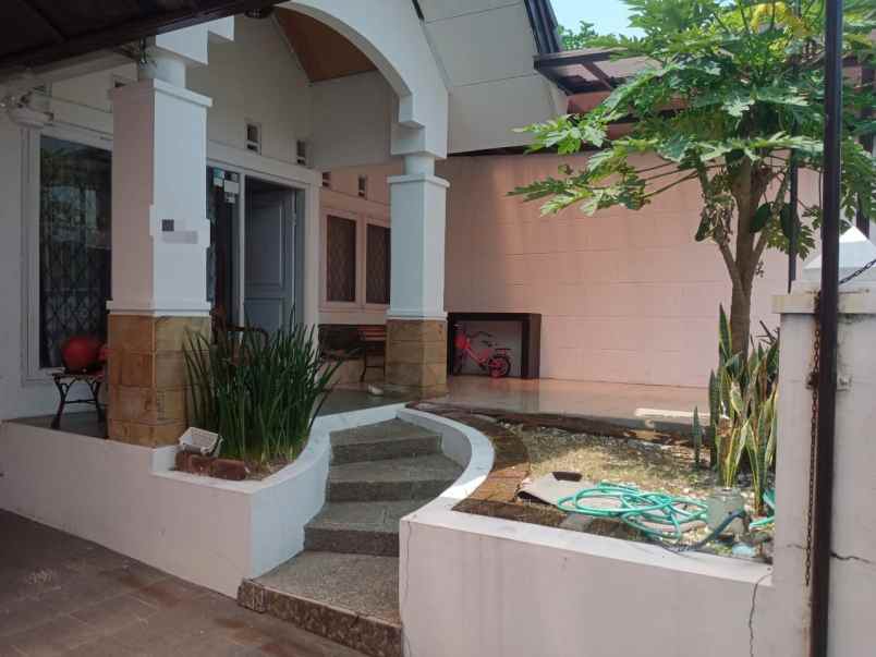 dijual rumah komplek mitra dago