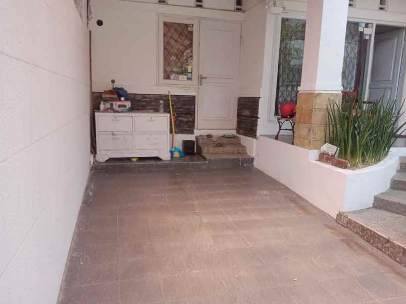 dijual rumah komplek mitra dago