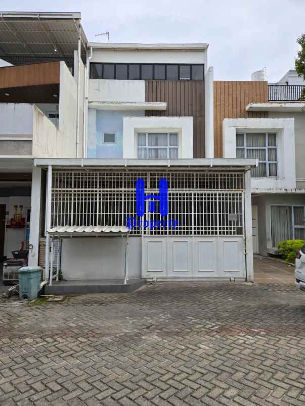 dijual rumah komplek mutiara palace