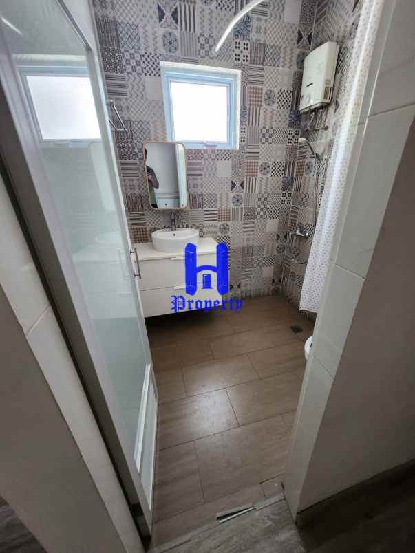 dijual rumah komplek mutiara palace