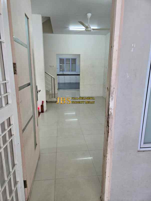 dijual rumah komplek mutiara palace