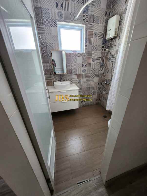 dijual rumah komplek mutiara palace