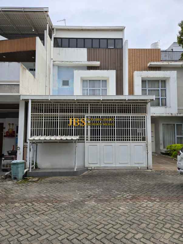 dijual rumah komplek mutiara palace