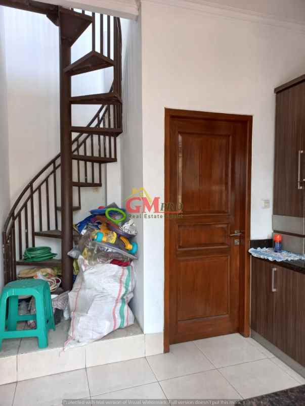 dijual rumah komplek pelangi antapani