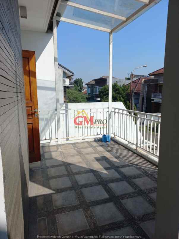 dijual rumah komplek pelangi antapani