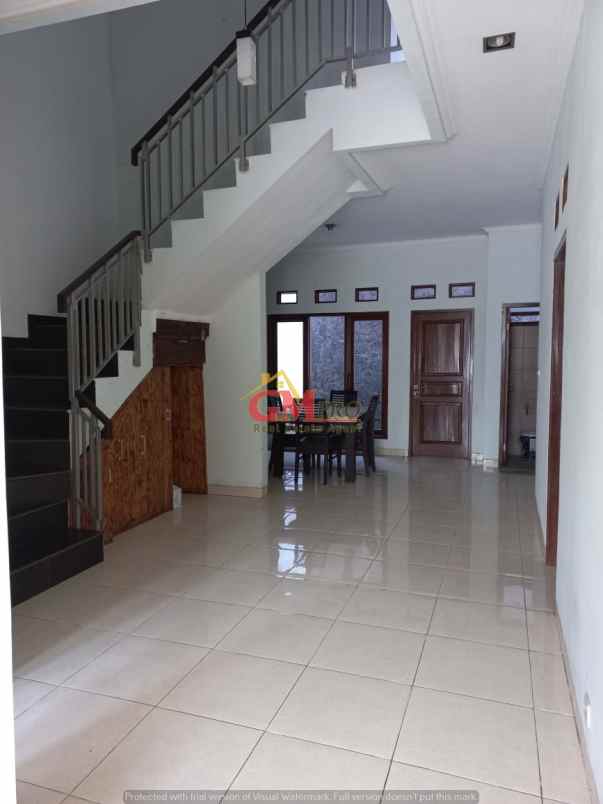 dijual rumah komplek pelangi antapani