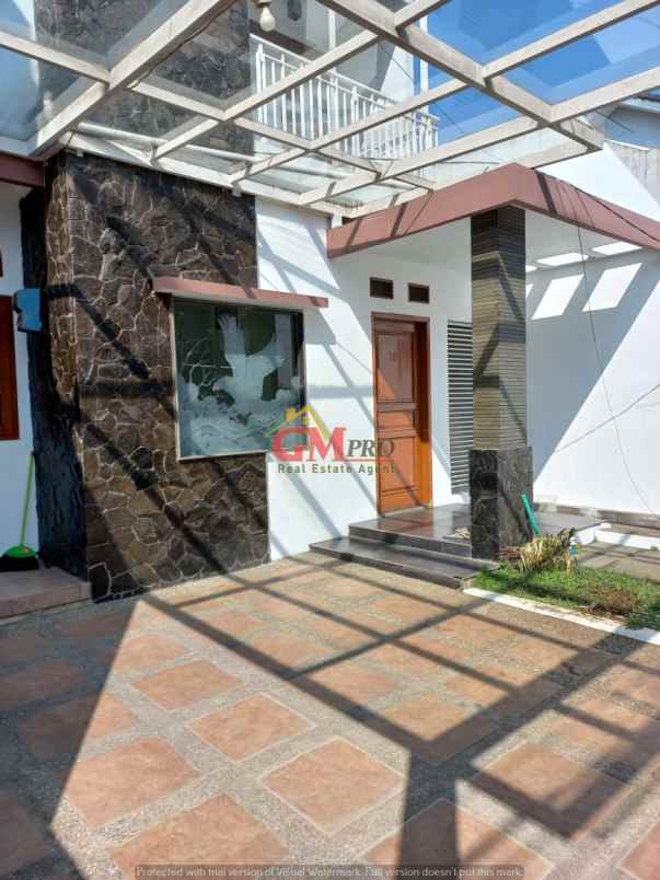 dijual rumah komplek pelangi antapani