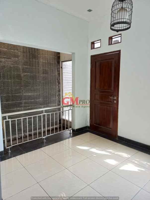 dijual rumah komplek pelangi antapani