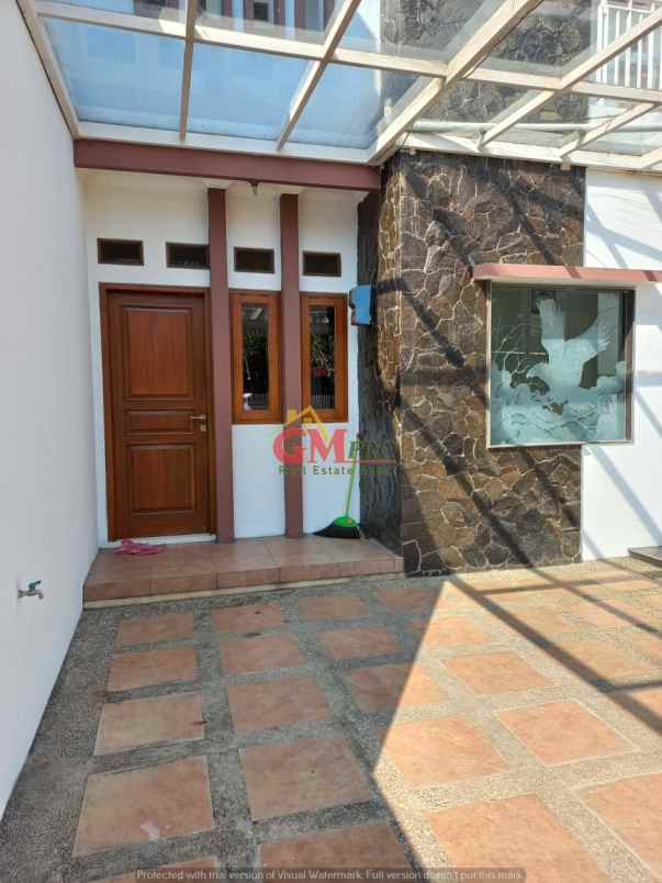 dijual rumah komplek pelangi antapani