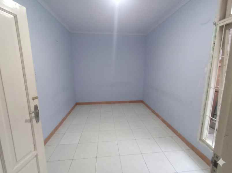 dijual rumah komplek perumahan