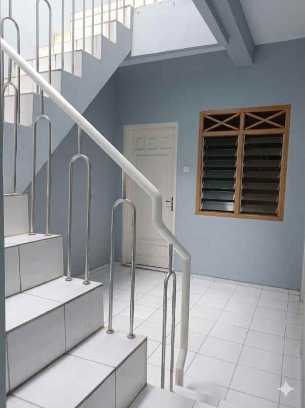 dijual rumah komplek perumahan
