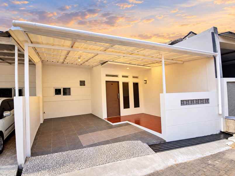 dijual rumah komplek pinus regency