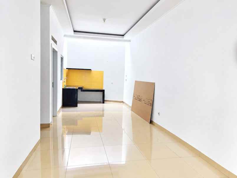 dijual rumah komplek pinus regency