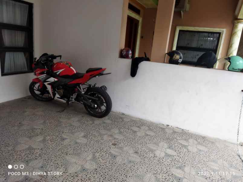 dijual rumah komplek puri ciganitri