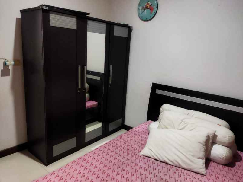 dijual rumah komplek puri ciganitri