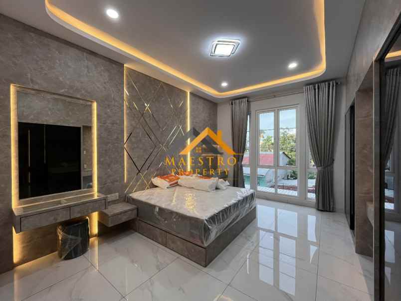 dijual rumah komplek regent estate