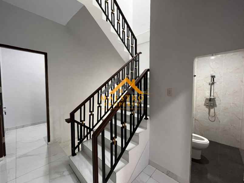 dijual rumah komplek regent estate