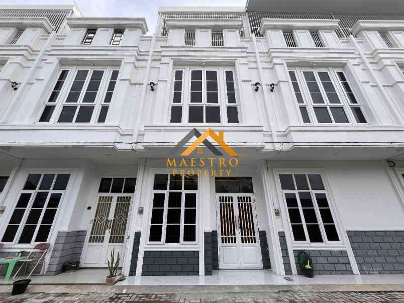 dijual rumah komplek regent estate
