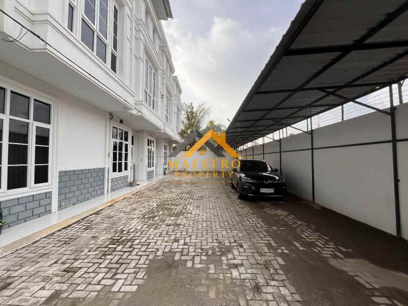 dijual rumah komplek regent estate