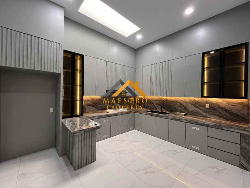 dijual rumah komplek regent estate