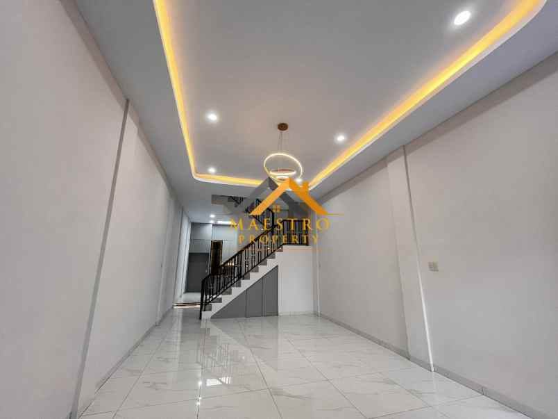 dijual rumah komplek regent estate