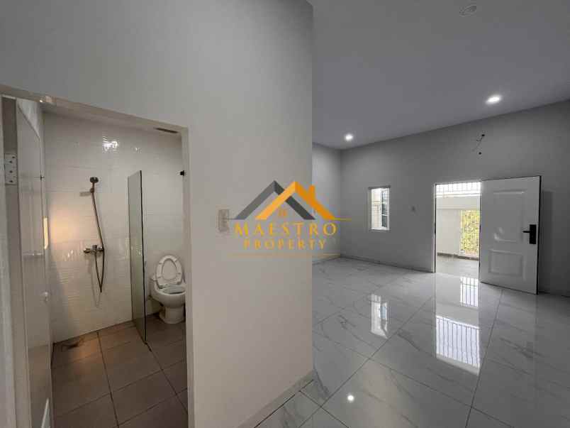 dijual rumah komplek regent estate