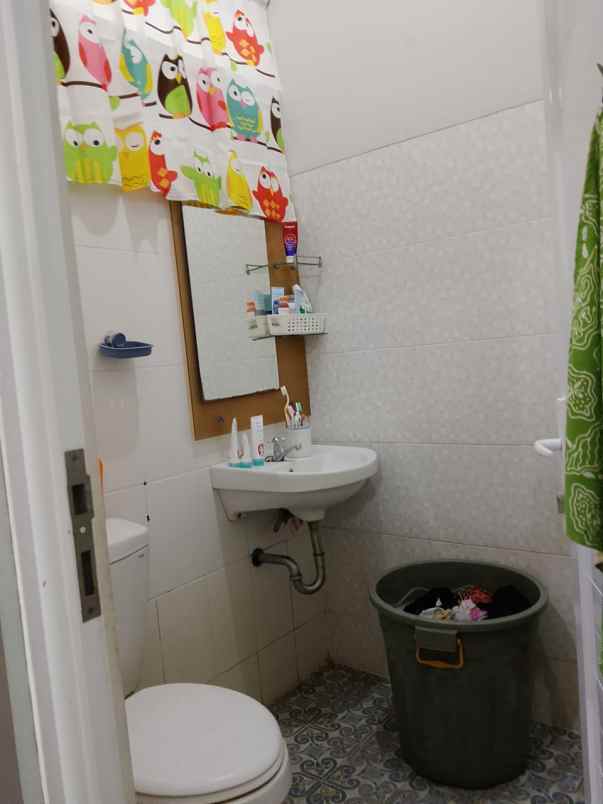 dijual rumah komplek sariwangi