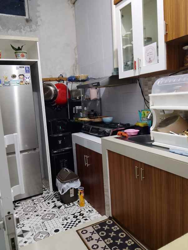 dijual rumah komplek sariwangi