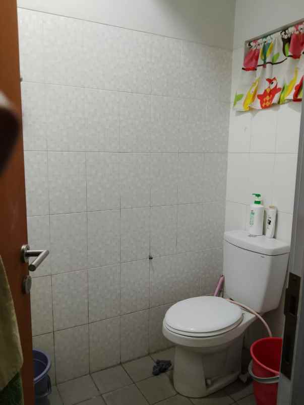 dijual rumah komplek sariwangi