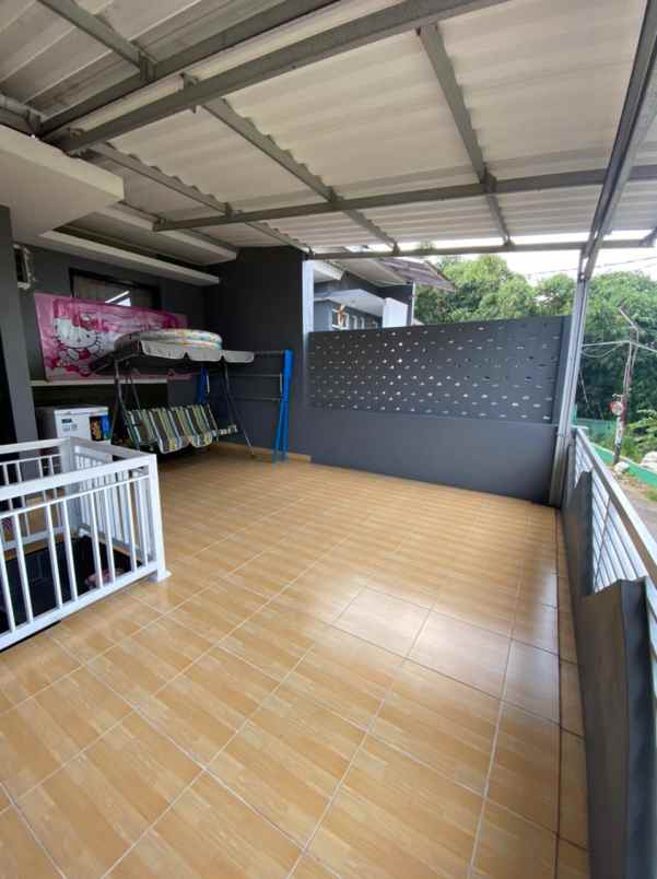 dijual rumah komplek sariwangi