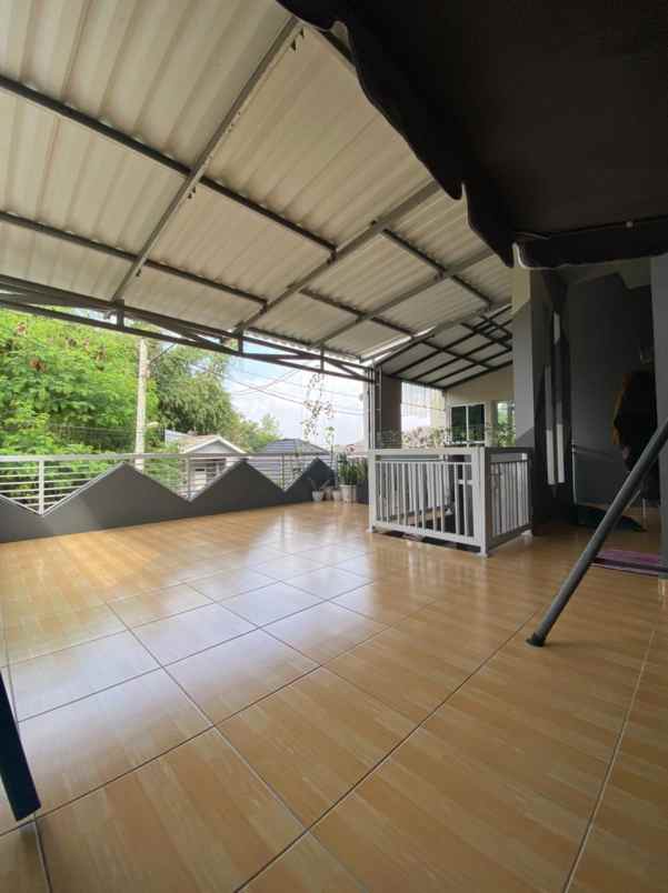 dijual rumah komplek sariwangi
