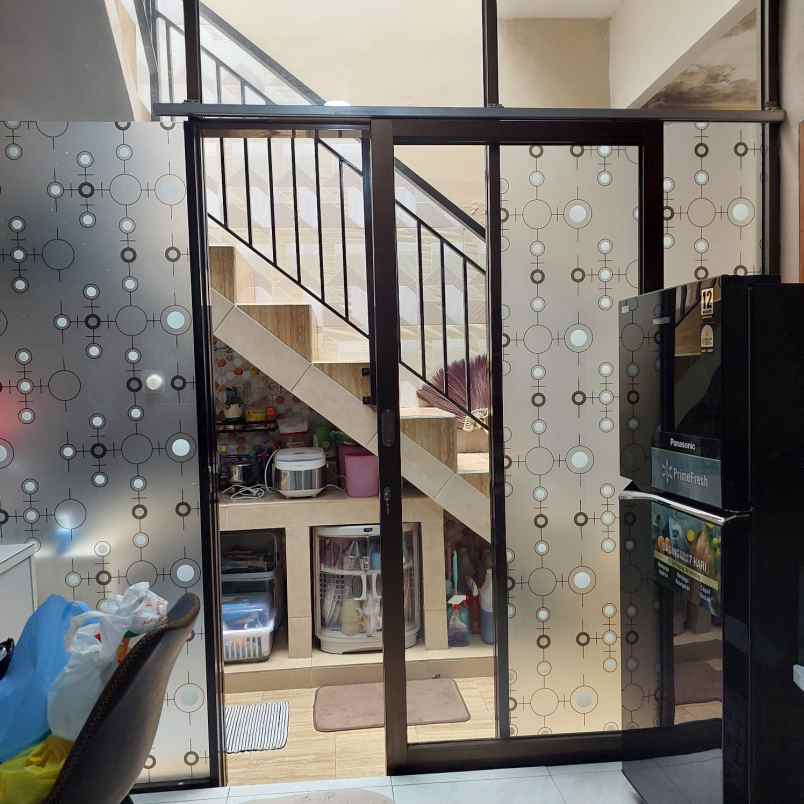 dijual rumah komplek strategis pesona