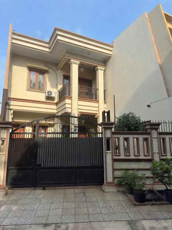 dijual rumah komplek wijaya kusuma