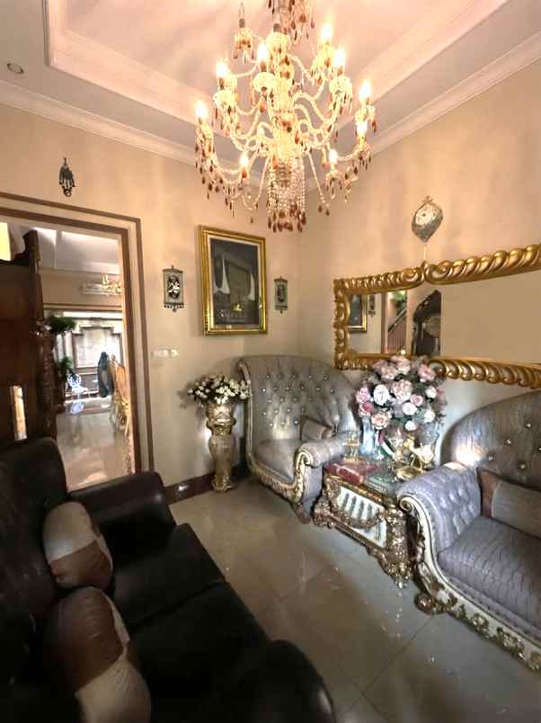dijual rumah komplek wijaya kusuma