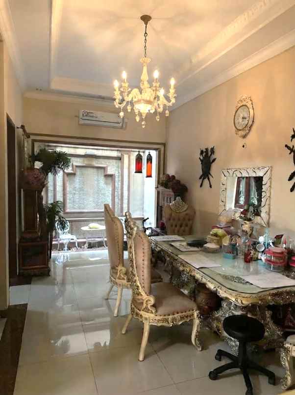 dijual rumah komplek wijaya kusuma