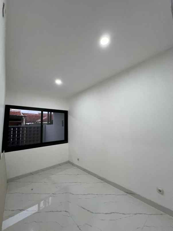 dijual rumah kopo permai