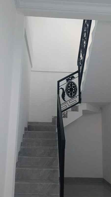 dijual rumah kota harapan indah bekasi