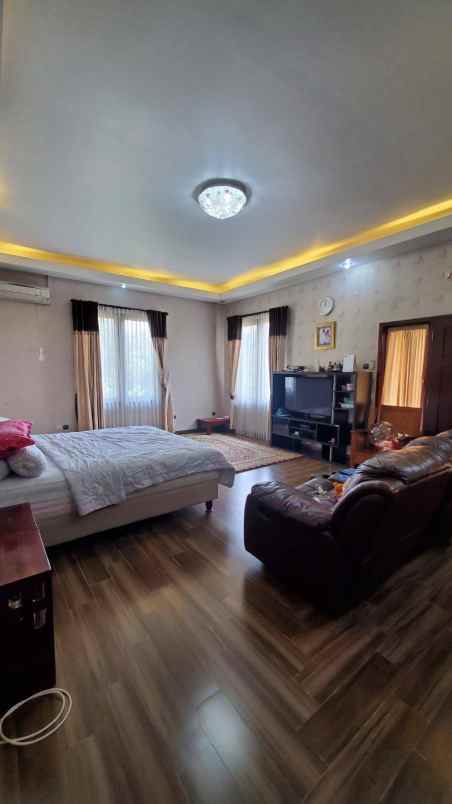dijual rumah kota wisata cibubur