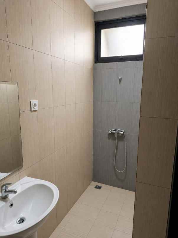dijual rumah kota wisata cibubur