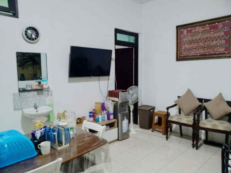 dijual rumah kutisari selatan